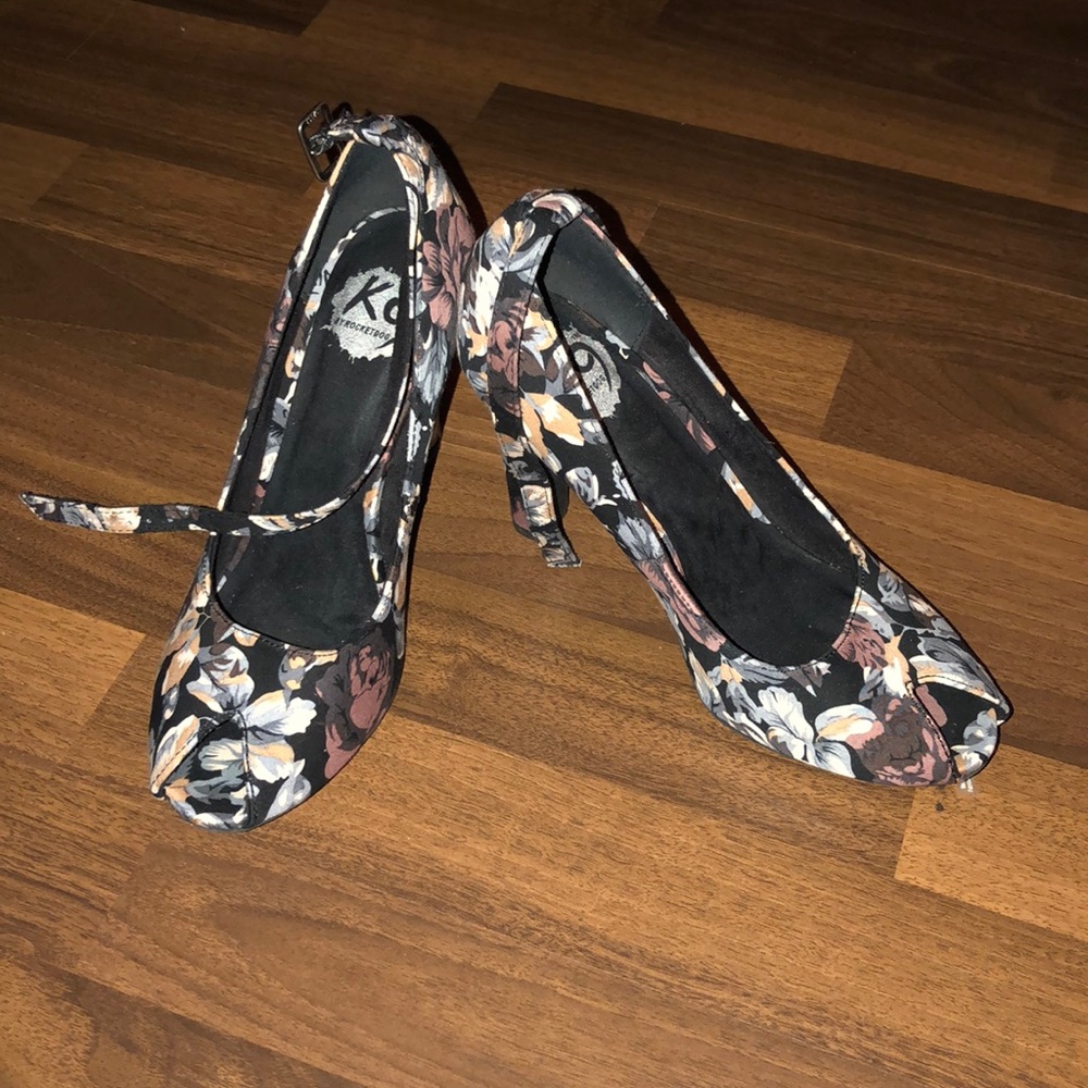 Floral Peep Toe Heels 👠